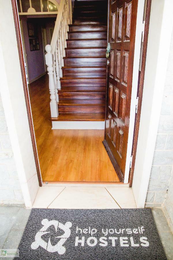 Help Yourself Hostels - Carcavelos Coast Экстерьер фото